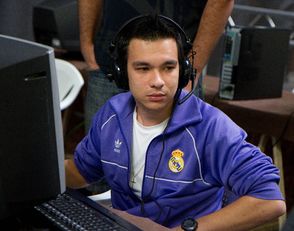 294px-CkyGAMEGUNE2011