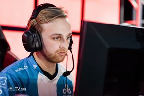 294px-N0thing_at_MLG_Qualifier_16